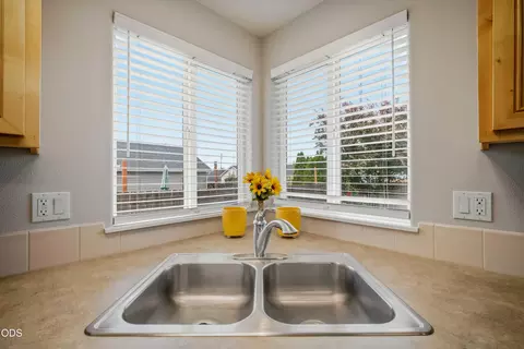 Kitchen - 63172 Lancaster St, Bend, OR 97701 photo 4 of 6