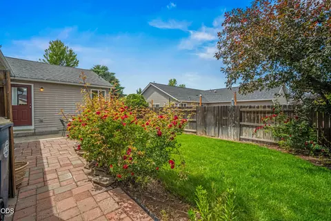 Exterior - 63172 Lancaster St, Bend, OR 97701 photo 7 of 11