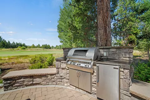 Kitchen - 56689 Dancing Rock Loop, Bend, OR 97707 photo 5 of 5