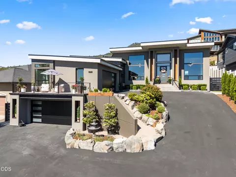 4310 Tamarack Dr, Medford, OR 97504