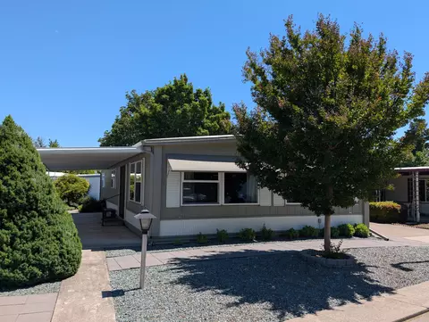 2252 Table Rock Rd #SPC 17, Medford, OR 97501