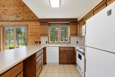 Kitchen - 56446 Eclipse Dr, Bend, OR 97707 photo 2 of 2
