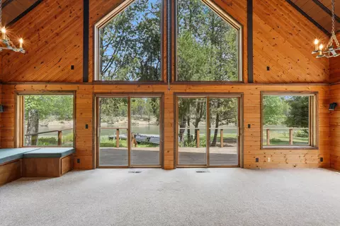 Living - 56446 Eclipse Dr, Bend, OR 97707 photo 3 of 6