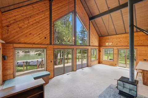 Living - 56446 Eclipse Dr, Bend, OR 97707 photo 6 of 6