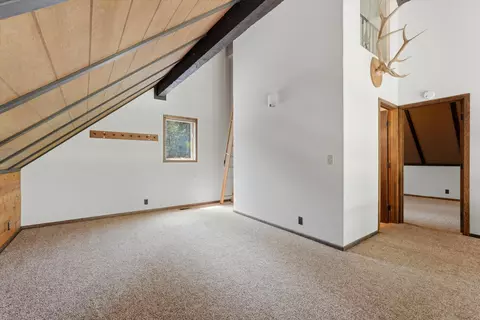 Bedroom - 56446 Eclipse Dr, Bend, OR 97707 photo 3 of 5
