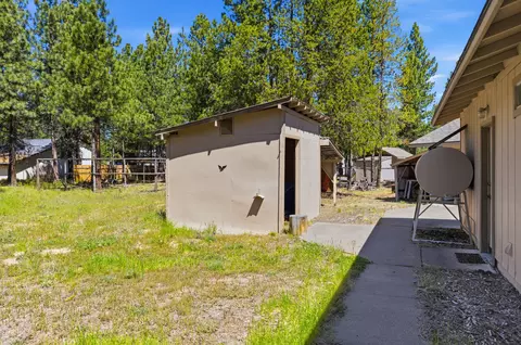 Exterior - 50868 Doe Loop, La Pine, OR 97739 photo 7 of 14