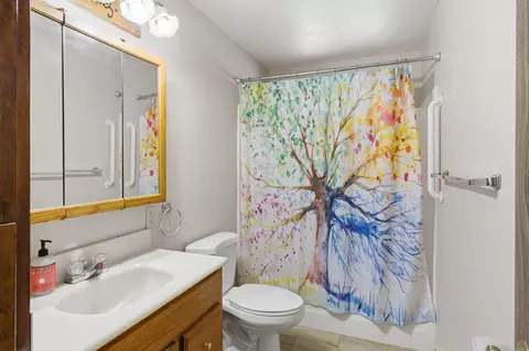 Bath - 50868 Doe Loop, La Pine, OR 97739 photo 1 of 2