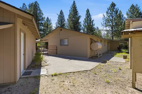 Exterior - 50868 Doe Loop, La Pine, OR 97739 photo 10 of 14