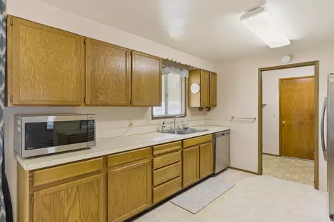 Kitchen - 50868 Doe Loop, La Pine, OR 97739 photo 1 of 3