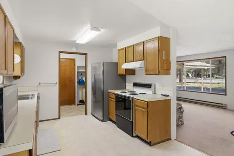 Kitchen - 50868 Doe Loop, La Pine, OR 97739 photo 2 of 3
