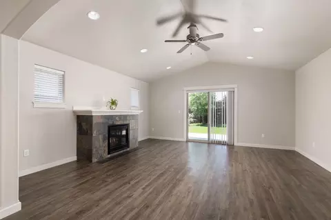 Living - 21189 Capella, Bend, OR 97702 photo 2 of 5