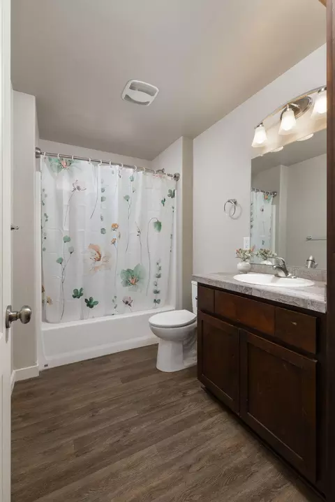 Bath - 21189 Capella, Bend, OR 97702 photo 3 of 3