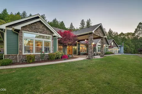 1321 Falcon Crest Ln, Merlin, OR 97532