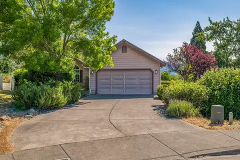 23 SW Leonard St, Grants Pass, OR 97526