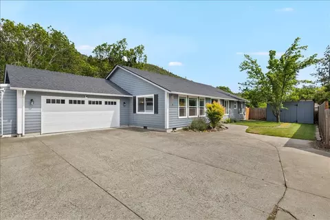 20 Penny Ct, Shady Cove, OR 97539