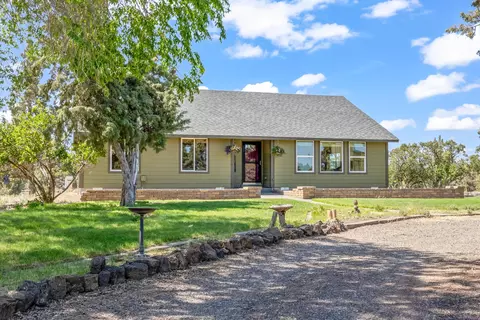 5677 NW 49th St, Redmond, OR 97756