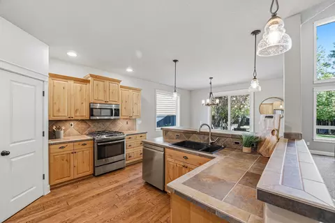 Kitchen - 60320 Sage Stone Loop, Bend, OR 97702 photo 3 of 4