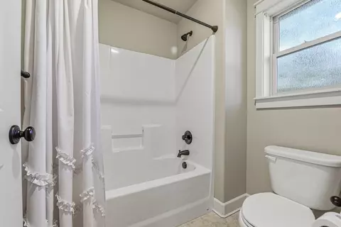 Bath - 60320 Sage Stone Loop, Bend, OR 97702 photo 8 of 9