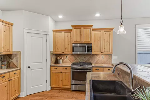 Kitchen - 60320 Sage Stone Loop, Bend, OR 97702 photo 4 of 4