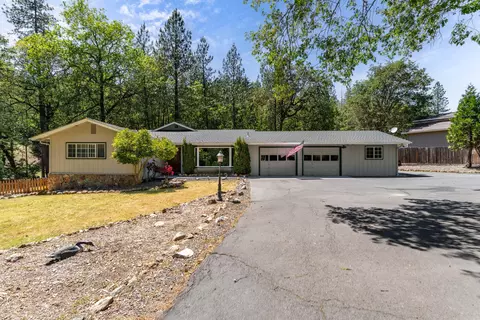 370 Horseshoe Dr, Grants Pass, OR 97526