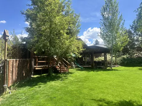 64901 Glacier View Dr, Bend, OR 97703