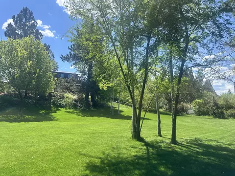 64901 Glacier View Dr, Bend, OR 97703 photo 3