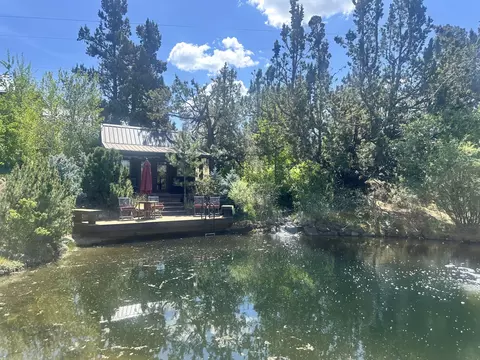 64901 Glacier View Dr, Bend, OR 97703 photo 2