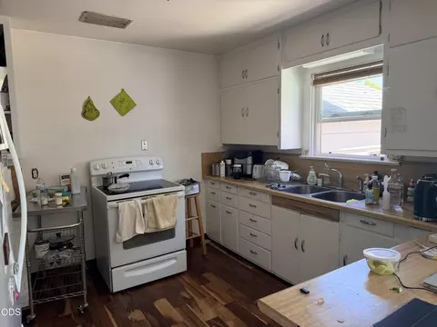 Kitchen - 862 NE 8th St, Bend, OR 97701 photo 1 of 2