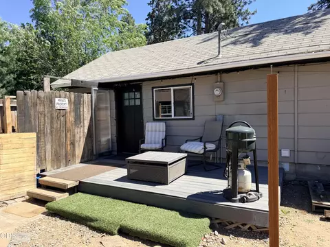 Exterior - 862 NE 8th St, Bend, OR 97701 photo 4 of 4