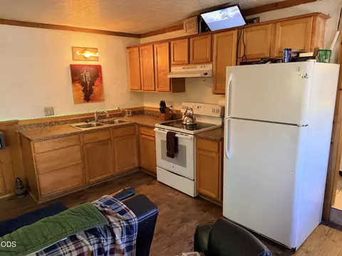 Kitchen - 862 NE 8th St, Bend, OR 97701 photo 2 of 2