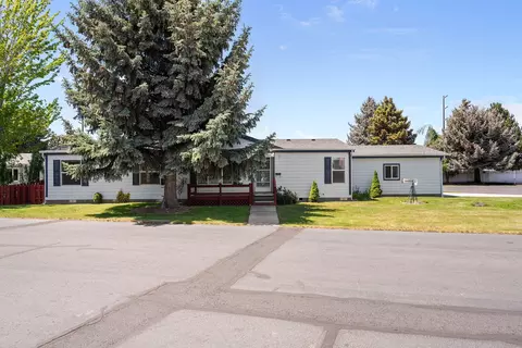 1815 NE 6th St, Redmond, OR 97756