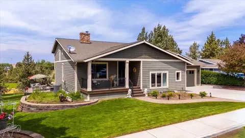 1725 SW Parkway Dr, Redmond, OR 97756