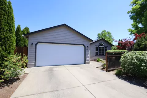 617 SW Balsam Rd, Grants Pass, OR 97526