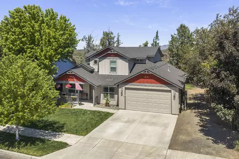 2958 NW 19th St, Redmond, OR 97756