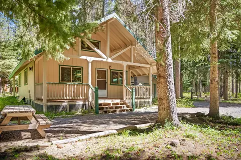 20815 Calgary Dr, Crescent Lake, OR 97733