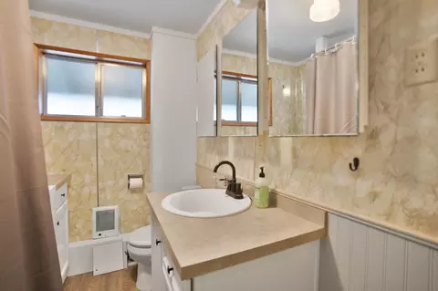 Bath - 20815 Calgary Dr, Crescent Lake, OR 97733 photo 1 of 1