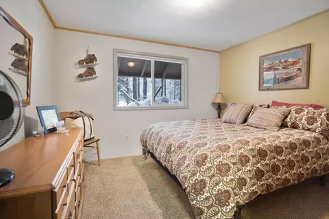 Bedroom - 20815 Calgary Dr, Crescent Lake, OR 97733 photo 3 of 6