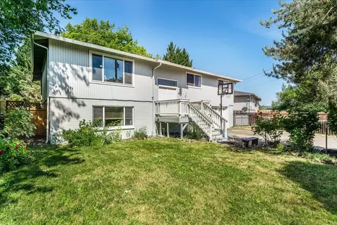 Exterior - 4093 Old Upton Rd, Central Point, OR 97502 photo 2 of 8