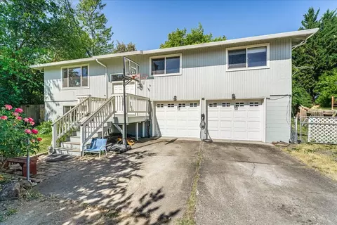 4093 Old Upton Rd, Central Point, OR 97502