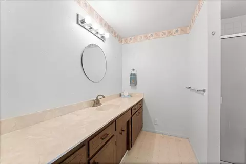Bath - 4093 Old Upton Rd, Central Point, OR 97502 photo 1 of 1