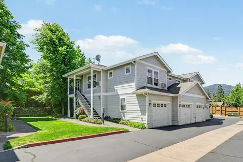 2214 Mccall Dr, Ashland, OR 97520