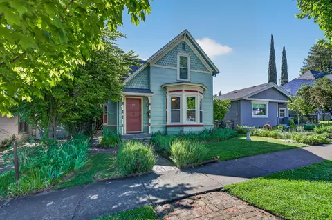 138 Third St, Ashland, OR 97520
