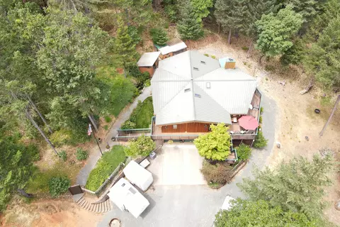 View/Area - 856 Greentree Loop, Grants Pass, OR 97527 photo 1 of 2