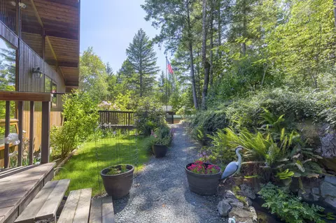 Exterior - 856 Greentree Loop, Grants Pass, OR 97527 photo 13 of 18