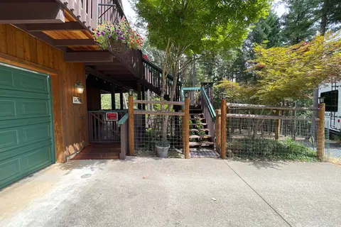Exterior - 856 Greentree Loop, Grants Pass, OR 97527 photo 8 of 18
