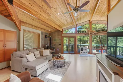 Living - 856 Greentree Loop, Grants Pass, OR 97527 photo 3 of 3