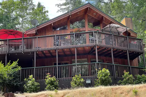 856 Green Tree Loop, Grants Pass, OR 97527