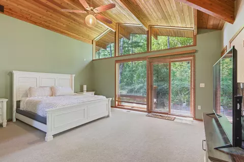 Bedroom - 856 Greentree Loop, Grants Pass, OR 97527 photo 4 of 4