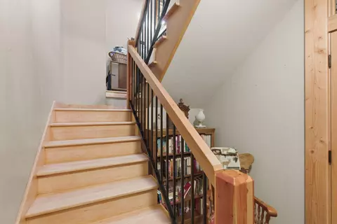 Entry Way - 856 Greentree Loop, Grants Pass, OR 97527 photo 3 of 4