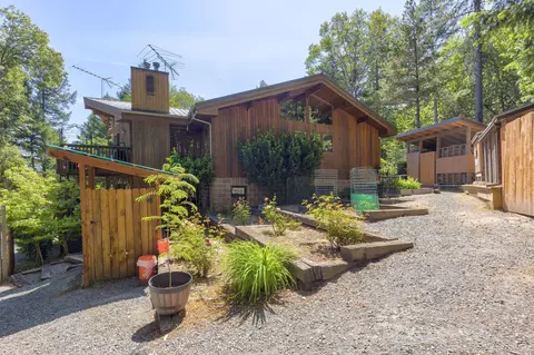 Exterior - 856 Greentree Loop, Grants Pass, OR 97527 photo 14 of 18